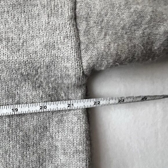 ZEUI Women’s Grey Crewneck Sweater Fuzzy Floral Accents Size Large Cozy Soft - Picture 14 of 16